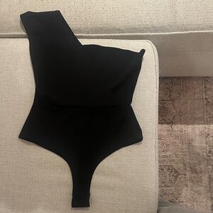 PrettyLittleThing Black One-Shoulder Bodysuit